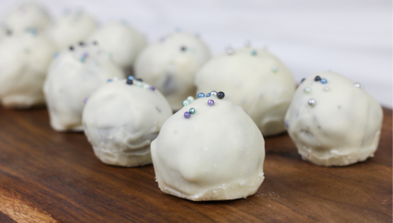 Halloween Funfetti Cake Balls - a great treat for sharing!